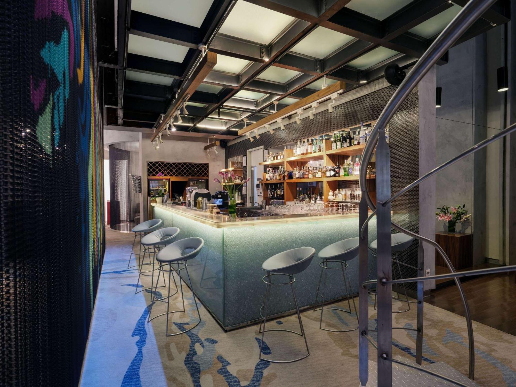 Pullman Jakarta Central Park Exterior foto The bar at the 1000 Museum